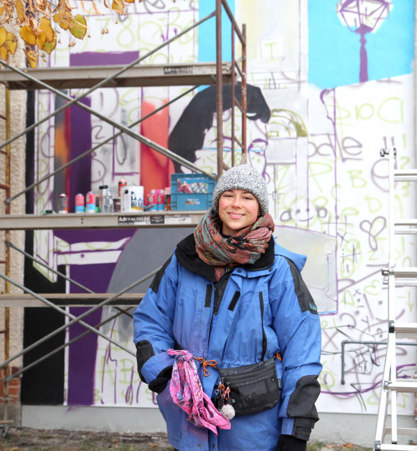 Artist Desiree Devloo has been working diligently to complete the new mural in Boissevain’s Outdoor Art Gallery, despite the rather unfriendly temperatures.