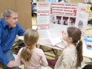 Judge Andrew Kempthorne learns about the impact on heart rate from different exercises from Peyton and Lauren Bohrn, who had an ambitious project.